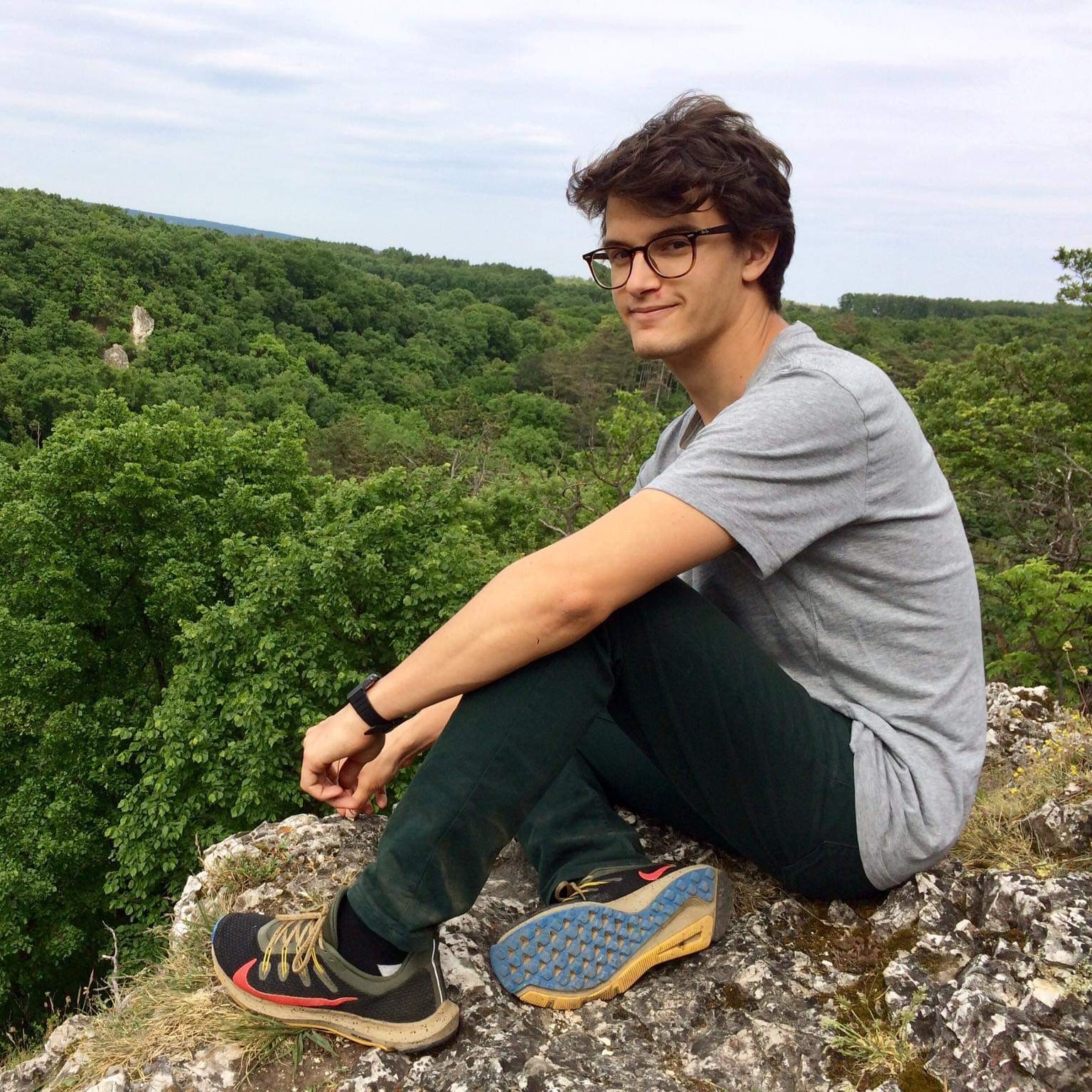 András